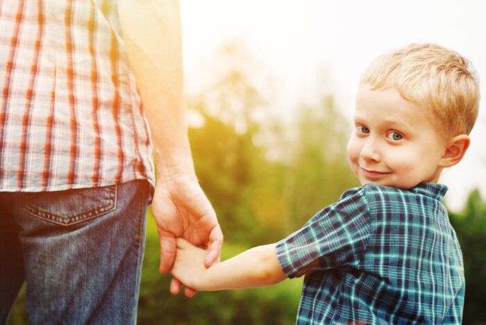 COME INSEGNARE LA RESILIENZA A TUO FIGLIO
