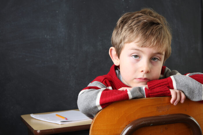 COME GESTIRE UN BAMBINO IPERATTIVO A SCUOLA.