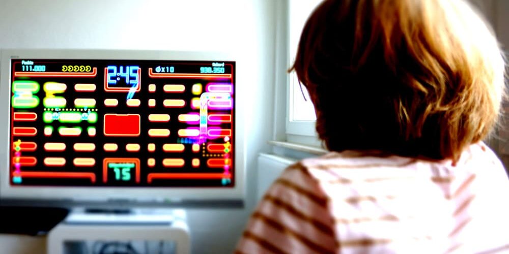 BAMBINI E DIPENDENZA DA VIDEOGIOCHI BAMBINI E DIPENDENZA DA VIDEOGIOCHI