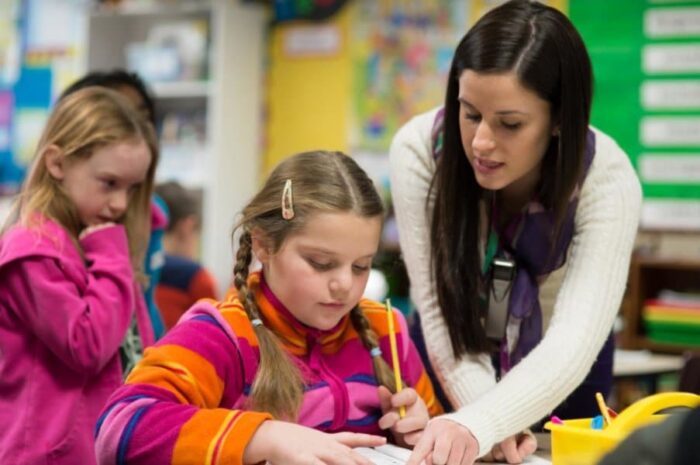 ADEGUARE GLI OBIETTIVI DEL BAMBINO CON DISABILITÀ AGLI OBIETTIVI DELLA CLASSE.