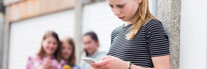 COS’È IL CYBERBULLISMO