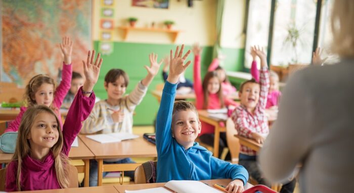 LEZIONE FRONTALE VANTAGGI E SVANTAGGI DEL METODO LEZIONE FRONTALE VANTAGGI E SVANTAGGI DEL METODO