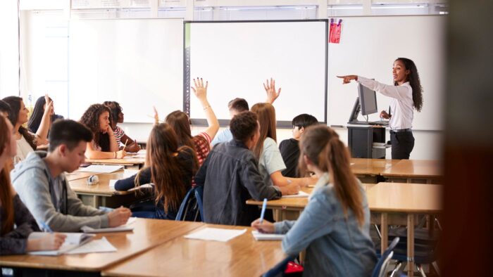 DALLA LEZIONE FRONTALE AL COOPERATIVE LEARNING