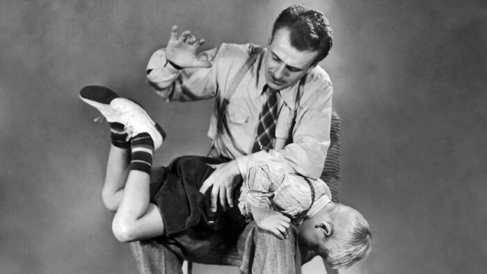 PICCHIARE I FIGLI È SBAGLIATO