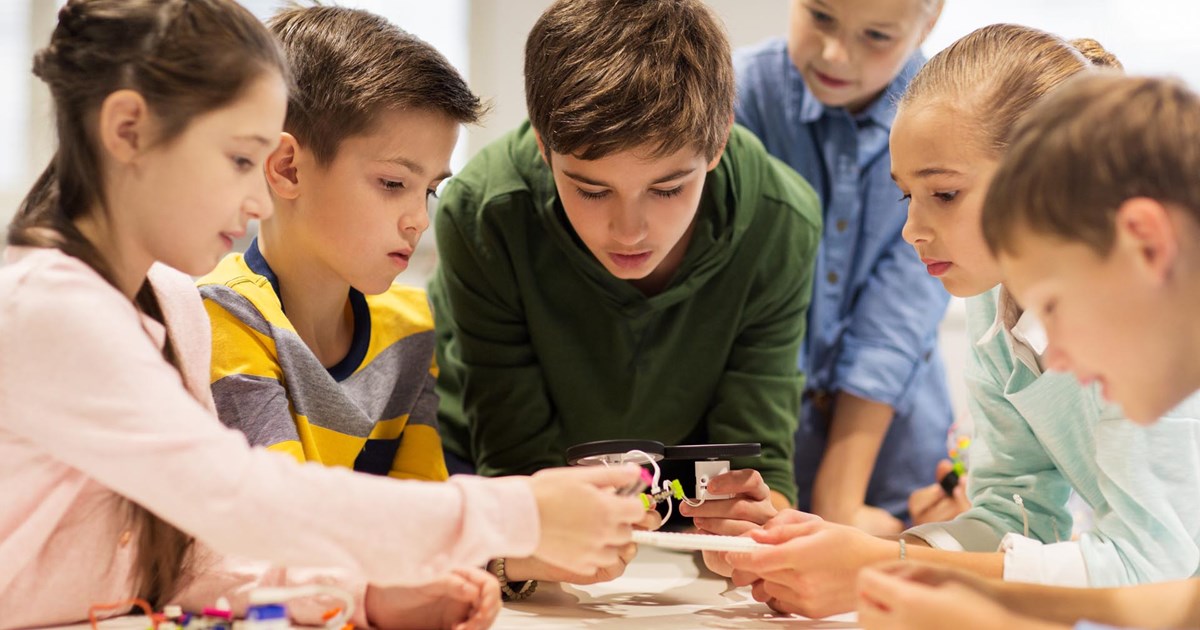 COLLABORAZIONE TRA STUDENTI